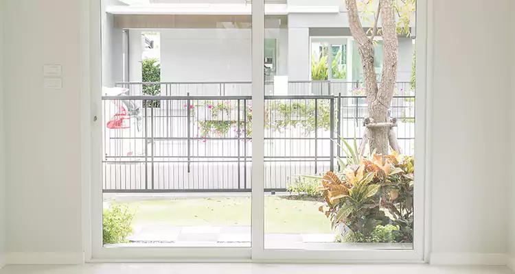 Balcony Screen Door Repair in Land O' Lakes, FL