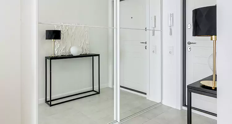 Mirrored Bifold Closet Doors Repair in Land O' Lakes, FL