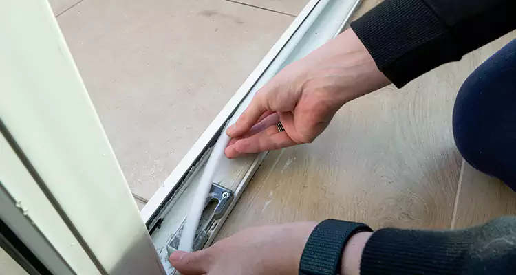 Garage Door Off Track Repair in Land O' Lakes, FL