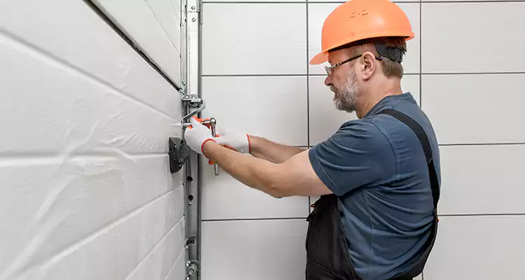 Emergency Garage Door Repair in Land O' Lakes, FL