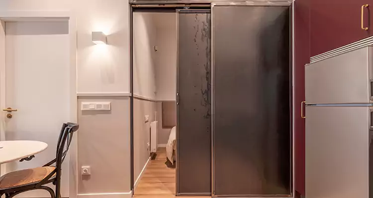 We Fix Closet Sliding Door in Land O' Lakes, FL