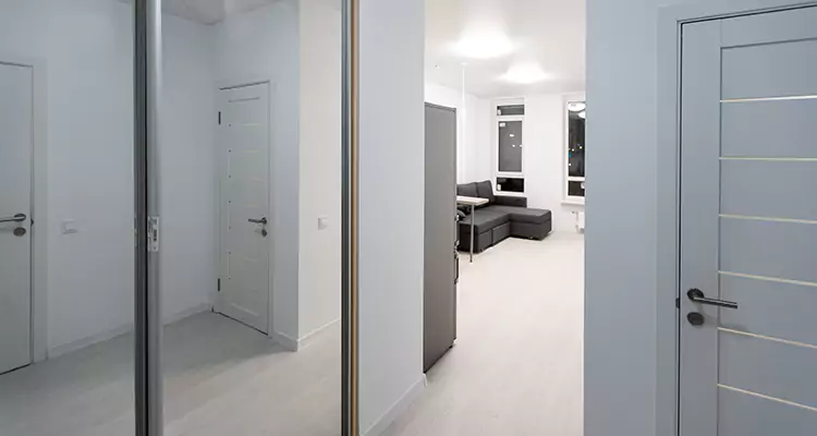 Modern Mirrored Closet Doors Repair in Land O' Lakes, FL