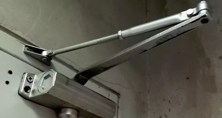 Door Closer Oil Leak Repair in Land O' Lakes, FL