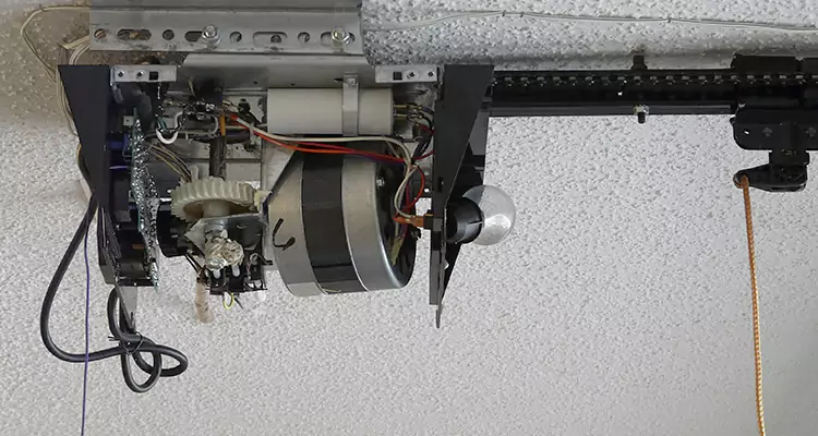 Garage Door Motor Replacement in Land O' Lakes, FL