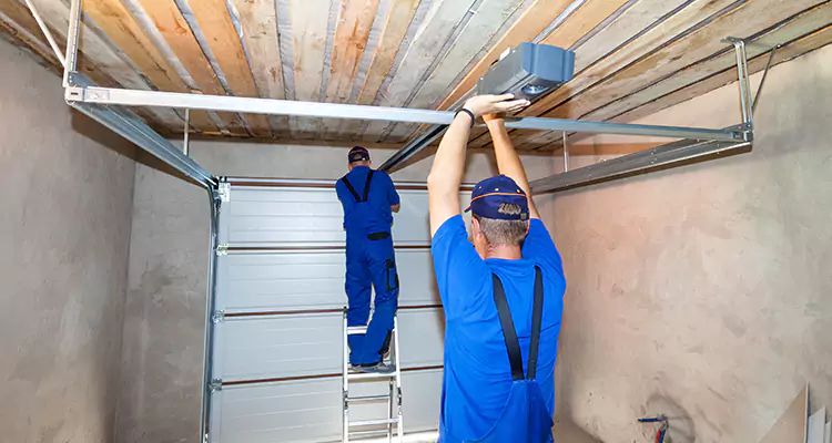 Garage Door Opener Technician in Land O' Lakes, FL